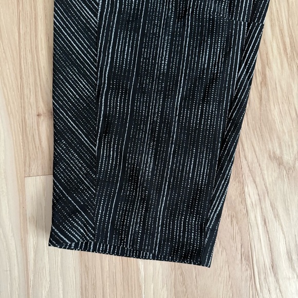 Athleta Arrival Crop Striped Balloon pants Size 8 Zipper Pockets - Picture 7 of 14